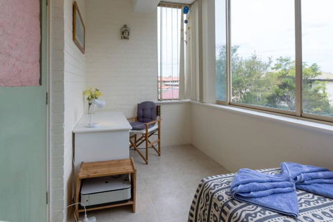 B6 Crawley Apartment 1 BRM & Sleepout Near UWA - Accommodation Broadbeach 4