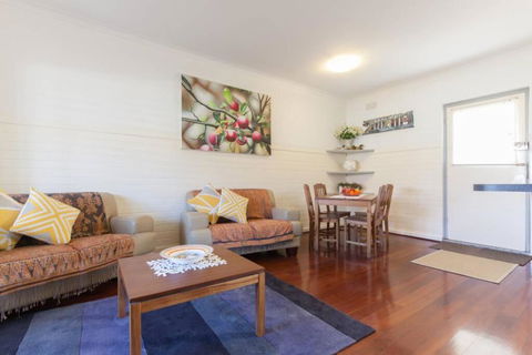 B7 Crawley Apartment 1 BRM & Sleepout Near UWA - Accommodation Broadbeach 4