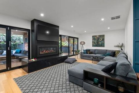 BADGER HOUSE - 4 Bed, 4 Bath, Stunning Entertainer Plus Fire - Accommodation Broadbeach 0