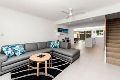 BARBADOS Ultimate Laid-back Holiday - Flat Stroll To River - Accommodation Broadbeach 0
