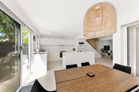 BARBADOS Ultimate Laid-back Holiday - Flat Stroll To River - Accommodation Broadbeach 2