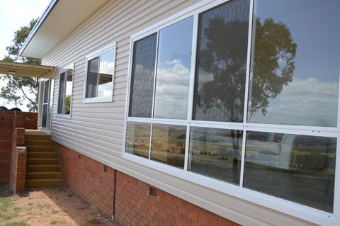 BATHURST GOLDFIELDS RESIDENCE On MOUNT PANORAMA - Accommodation Broadbeach 3