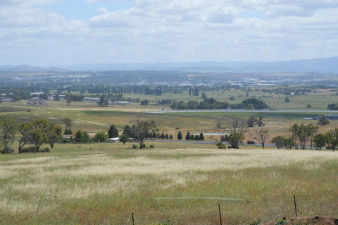 BATHURST GOLDFIELDS RESIDENCE On MOUNT PANORAMA - Accommodation Broadbeach 4