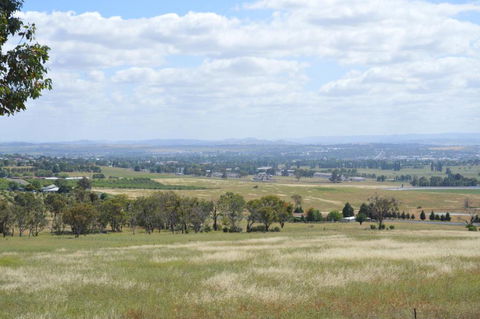 BATHURST GOLDFIELDS RESIDENCE On MOUNT PANORAMA - Accommodation Broadbeach 1