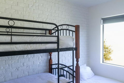 BAY PROPERTIES . Beach Street - Accommodation Broadbeach 4