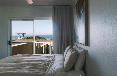 BAY PROPERTIES . Ocean Sounds - Accommodation Broadbeach 4