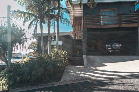 BAY PROPERTIES . The Chill - Accommodation Broadbeach 2