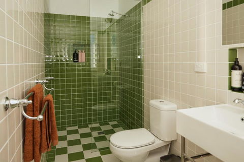 BAY PROPERTIES . The Sailor Shack - Accommodation Broadbeach 4