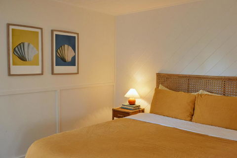 BAY PROPERTIES . The Sailors Bungalow - Accommodation Broadbeach 3