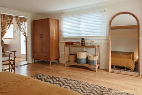 BAY PROPERTIES . The Sailors Bungalow - Accommodation Broadbeach 4