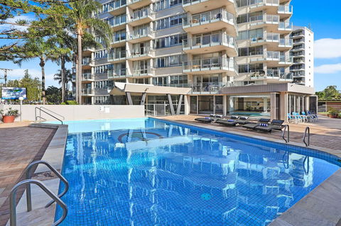 Pacific Regis Beachfront Holiday Apartments - Accommodation Broadbeach 3