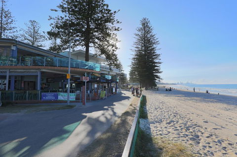 Pacific Regis Beachfront Holiday Apartments - Accommodation Broadbeach 17