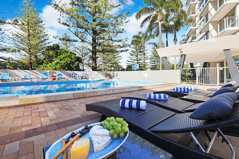 Pacific Regis Beachfront Holiday Apartments - Accommodation Broadbeach 1