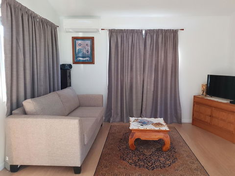 Bee-Haven Cottage - Accommodation Broadbeach 6