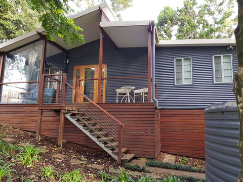 Bee-Haven Cottage - Accommodation Broadbeach 3