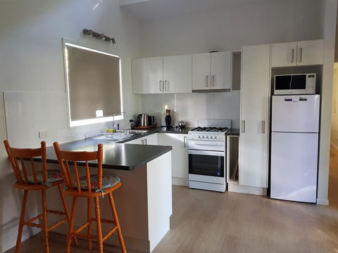 Bee-Haven Cottage - Accommodation Broadbeach 2