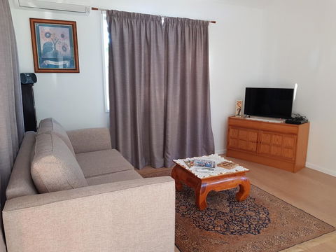 Bee-Haven Cottage - Accommodation Broadbeach 5