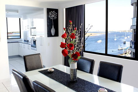 Beaconlea - Accommodation Broadbeach 10