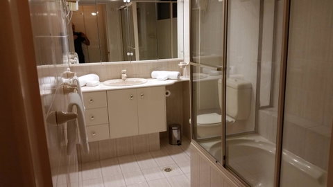 Beaconlea - Accommodation Broadbeach 35
