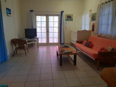 Arcadia Beach Guest House And Car Hire - Accommodation Broadbeach 30
