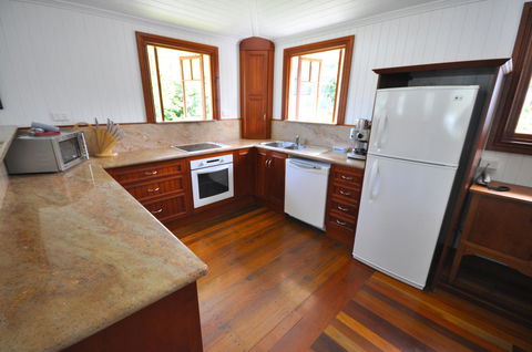 Island Adventure Holiday House - Accommodation Broadbeach 11