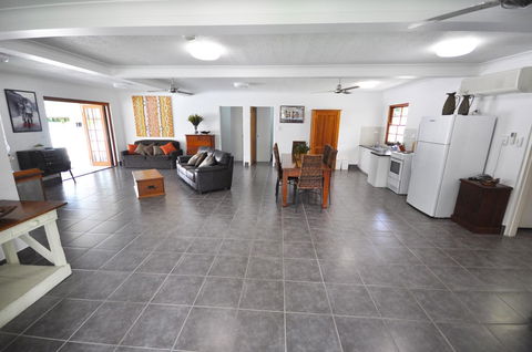 Island Adventure Holiday House - Accommodation Broadbeach 4