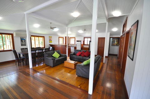 Island Adventure Holiday House - Accommodation Broadbeach 5