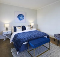 1 Bdrm Top Floor Apt With Sunroom - Accommodation Broadbeach