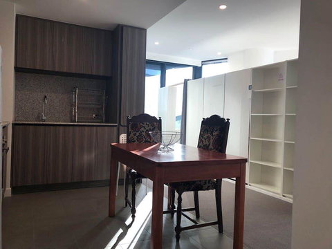 1 Bedroom 2 Bed 1 Bathroom - Accommodation Broadbeach 0