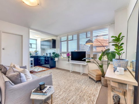 10 Barncleuth Square - Accommodation Broadbeach 0