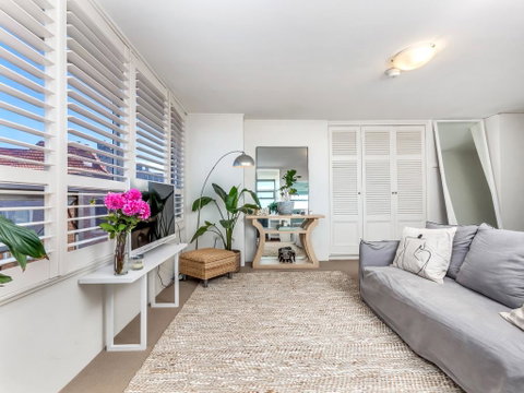 10 Barncleuth Square - Accommodation Broadbeach 1