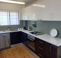 2 Bed Bar Beach Apartment - stroll to beach  cafes supermarket apartment 6 - Accommodation Broadbeach