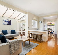 2-Bed House With Patio Near Bars and Restaurants - Accommodation Broadbeach