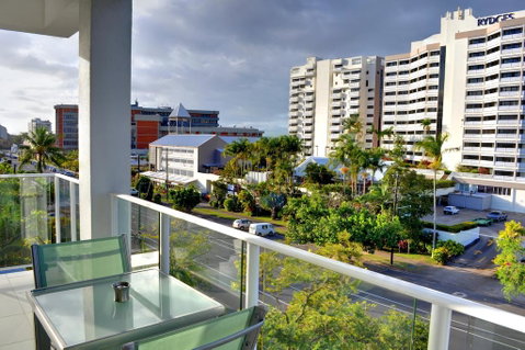 201 Lake Street - Accommodation Broadbeach 2