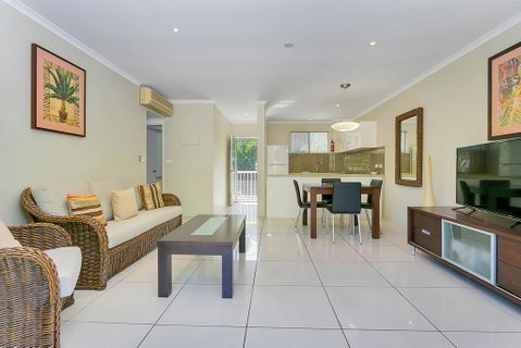 214 Spindle Cowrie Apartment - Accommodation Broadbeach 3