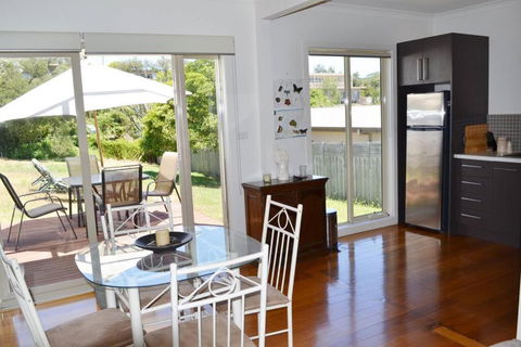 BLAIRGOWRIE BEACH SHACK..bay Beach Location - Accommodation Broadbeach 2