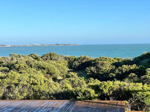 C4 Miles Beach Shack - Accommodation Broadbeach 1