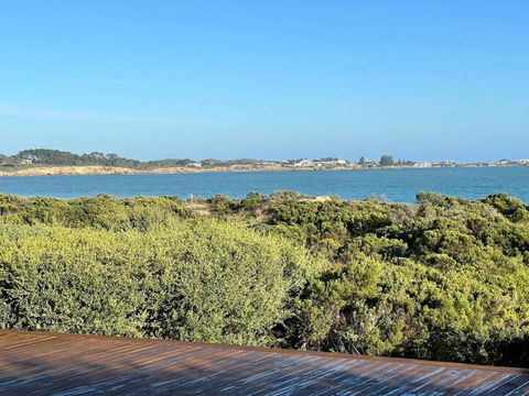 C4 Miles Beach Shack - Accommodation Broadbeach 0