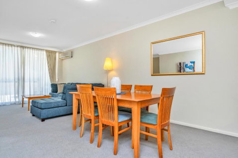 C Mandurah Apartment Resort - Accommodation Broadbeach 2