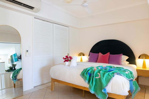 CASA PAPAYA Adults Only Apartment - Accommodation Broadbeach 3
