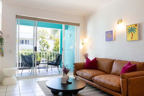 CASA PAPAYA Adults Only Apartment - Accommodation Broadbeach 1