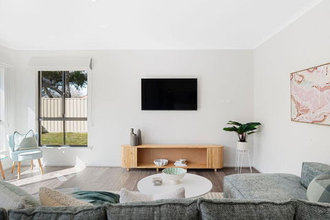 Crimson Ridge - Wines, Vines And Dine - Accommodation Broadbeach 0