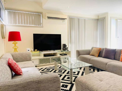 D104 Winston Fresh Fantastic - Accommodation Broadbeach 0