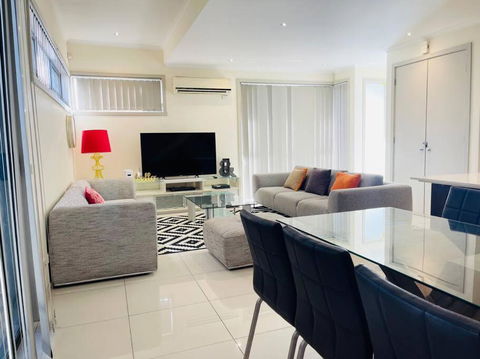 D104 Winston Fresh Fantastic - Accommodation Broadbeach 1