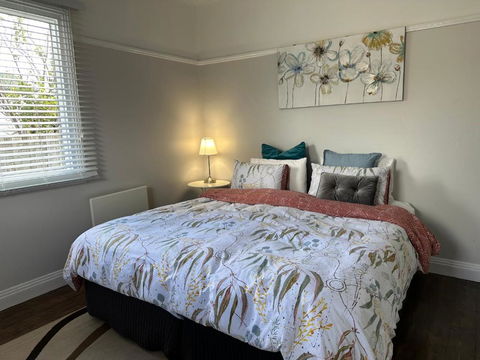 Daisy Cottage On Duke 3BR - Accommodation Broadbeach 3