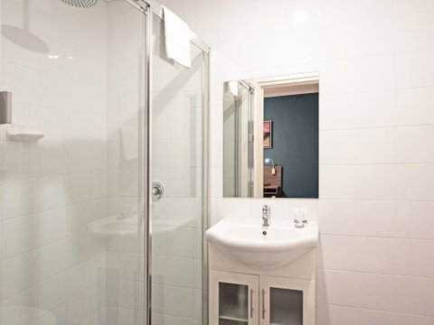 28 Hotel - Accommodation Broadbeach 2
