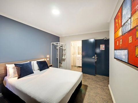 28 Hotel - Accommodation Broadbeach 1