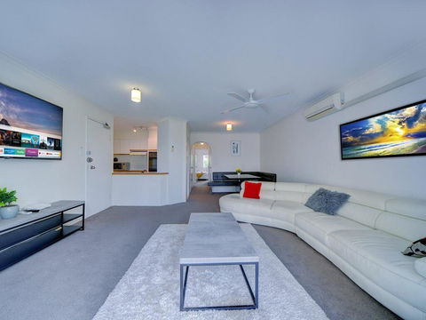 2BR Aloha Lane Main Beach Apartment - Accommodation Broadbeach 0