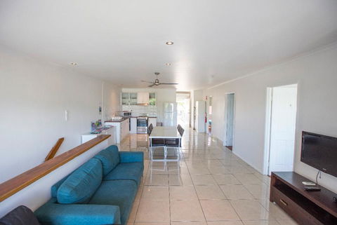 3 Bedroom Apartment // Spence St - Accommodation Broadbeach 0