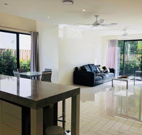 3 Bedroom Executive Luxury Beachside Townhouse - Accommodation Broadbeach